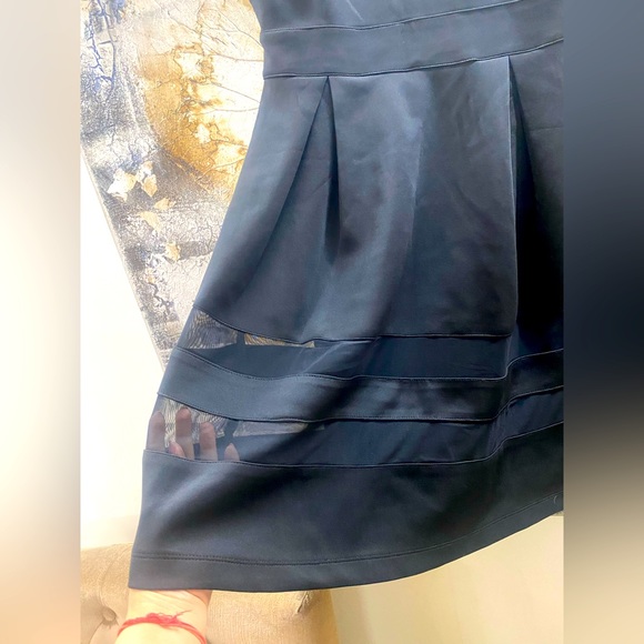 ❌SOLD❌FORMAL BLACK DRESS WITH LACE INSERT DETAILING AT THE BOTTOM! - Picture 4 of 7